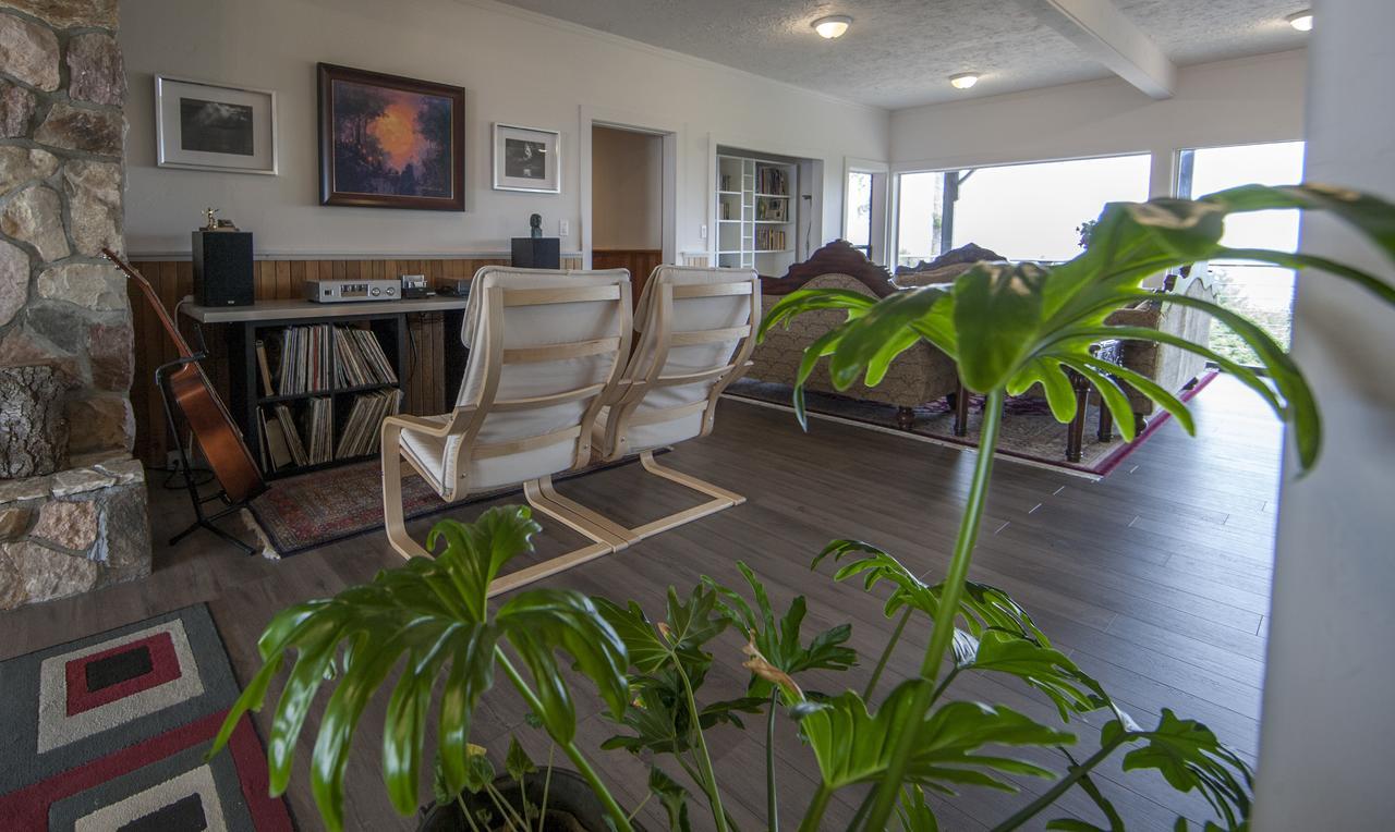 Shangri-La Oceanfront Vacation Home Bedwell Harbour Εξωτερικό φωτογραφία