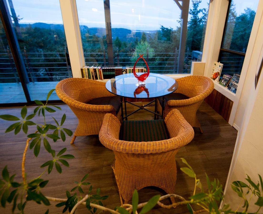 Shangri-La Oceanfront Vacation Home Bedwell Harbour Εξωτερικό φωτογραφία