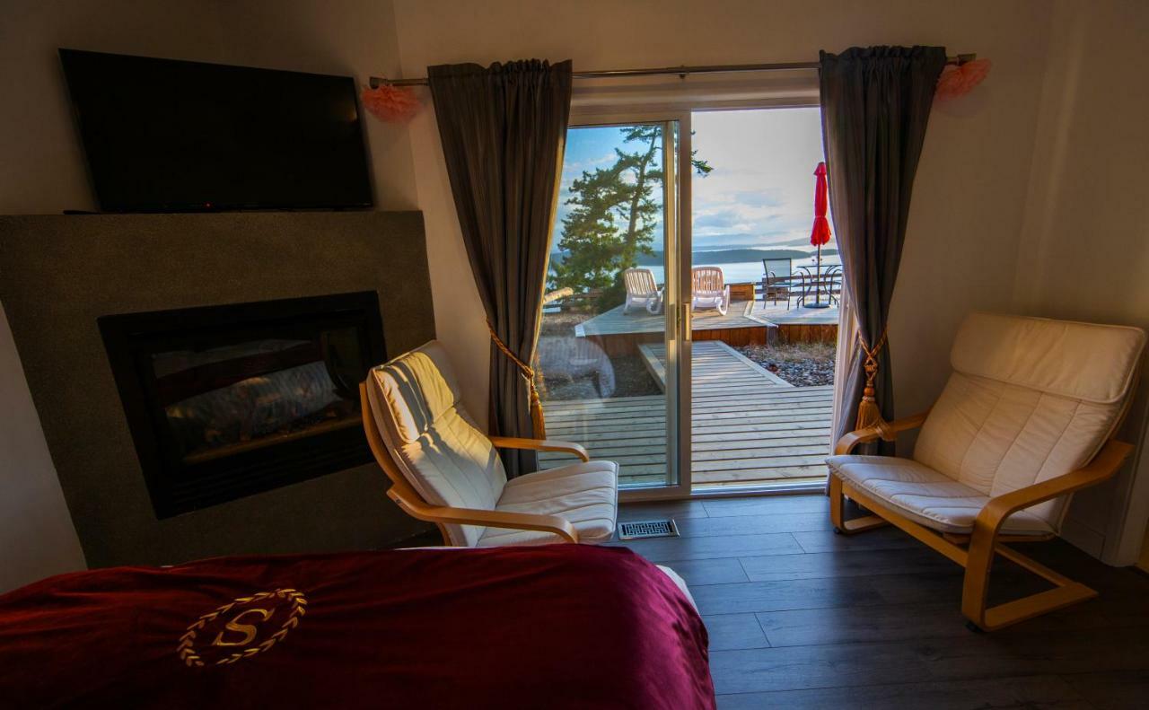 Shangri-La Oceanfront Vacation Home Bedwell Harbour Εξωτερικό φωτογραφία